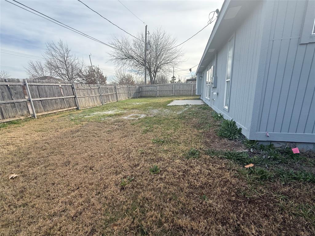 6005 Meadowdale Road Arlington, TX 76017 - Photo 19 of 20 a view of a yard with wooden fence