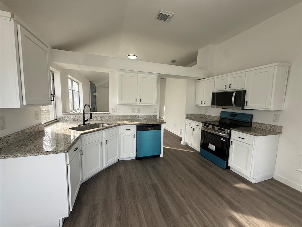 6005 Meadowdale Road Arlington, TX 76017 - Photo 7 of 20 a kitchen with granite countertop a sink cabinets and stainless steel appliances