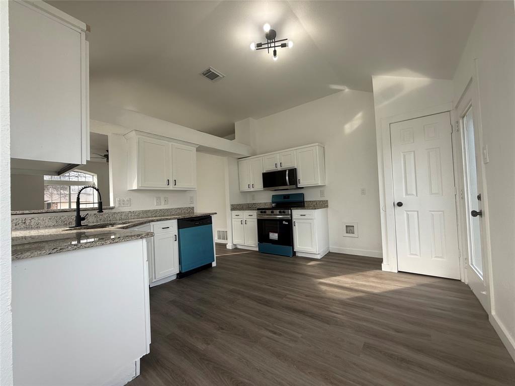 6005 Meadowdale Road Arlington, TX 76017 - Photo 8 of 20 a kitchen with granite countertop a sink cabinets and stainless steel appliances