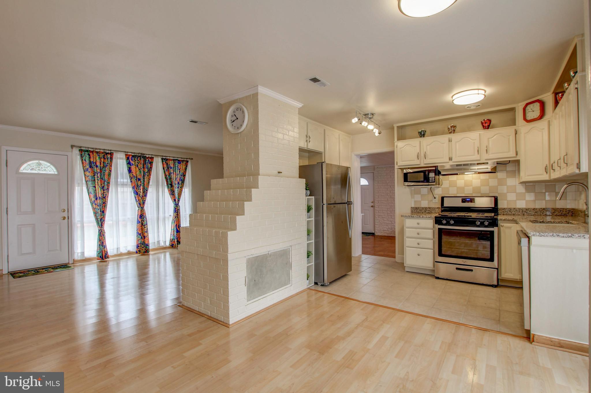 6207 Julian Street Springfield, VA 22150 - Photo 2 of 27 Kitchen and Dining