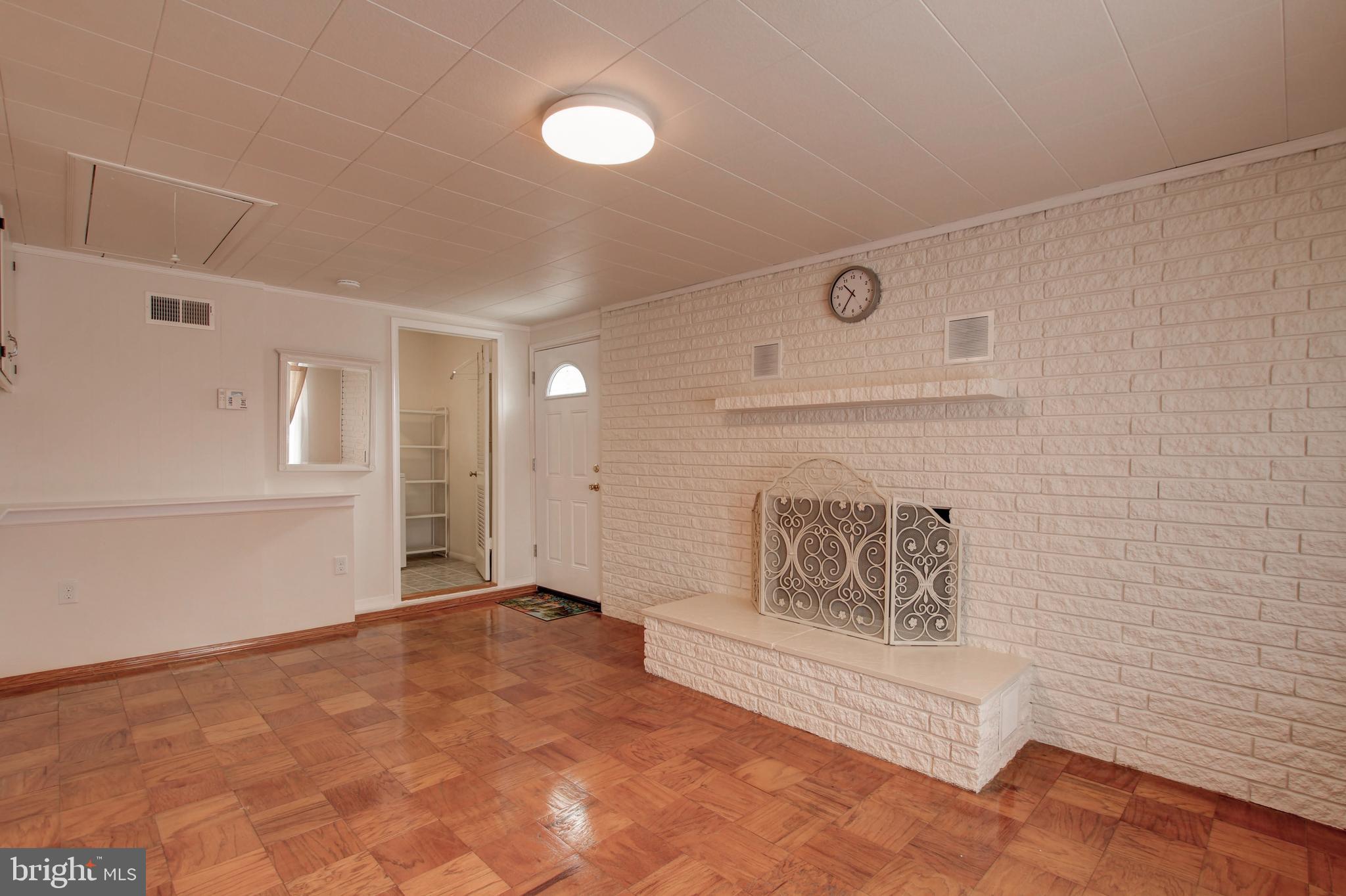 6207 Julian Street Springfield, VA 22150 - Photo 11 of 27 Family Room