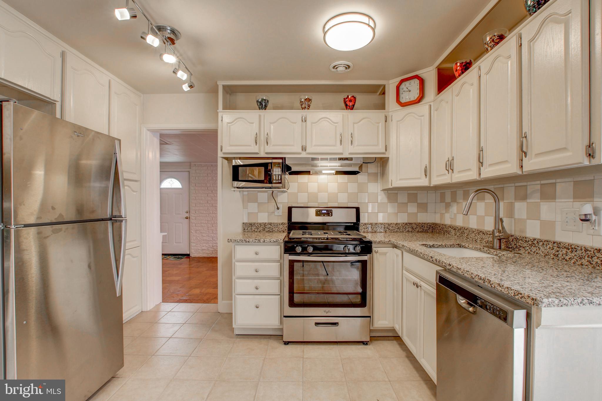 6207 Julian Street Springfield, VA 22150 - Photo 5 of 27 Kitchen