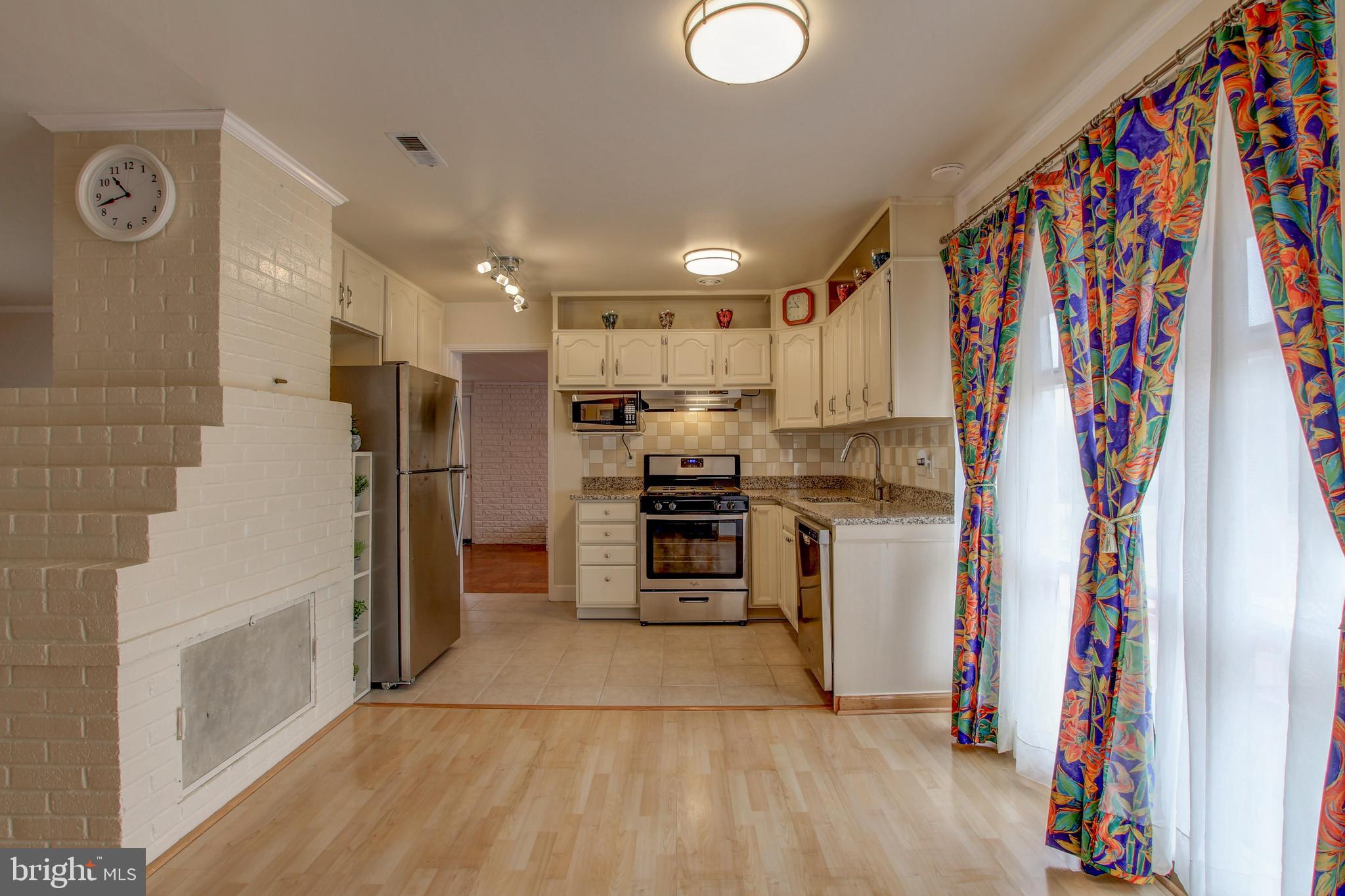 6207 Julian Street Springfield, VA 22150 - Photo 7 of 27 Kitchen and Dining