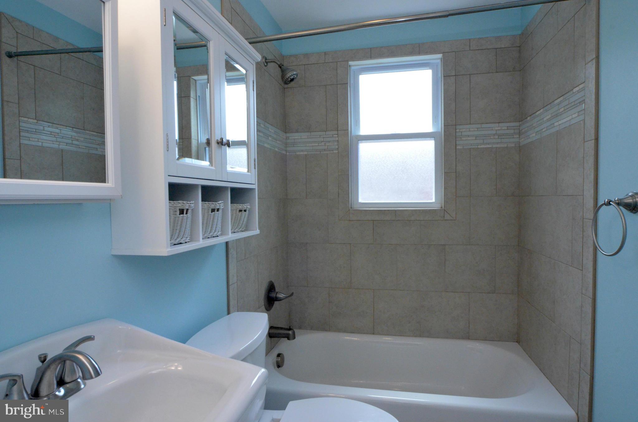 8649 Oak Road Baltimore, MD 21234 - Photo 11 of 30 a bathroom with a bathtub window and shower