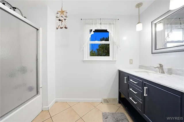 $369,900 | 89 Park Ln Circle, Lockport City, NY 14094