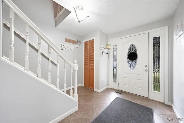 $369,900 | 89 Park Ln Circle, Lockport City, NY 14094