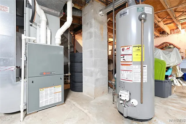 $369,900 | 89 Park Ln Circle, Lockport City, NY 14094