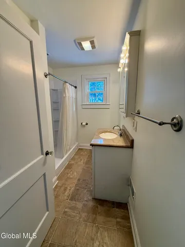 $2,500 | Undisclosed Address, Greenwich, NY 12834