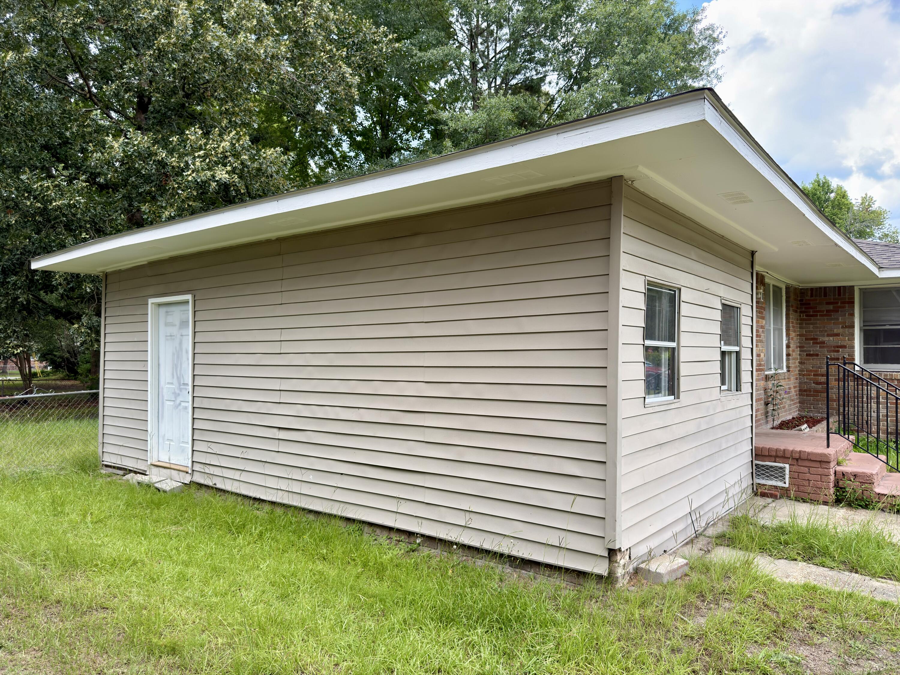 309 Pinckney Street Sumter, SC 29150 - Photo 3 of 29 IMG_1978