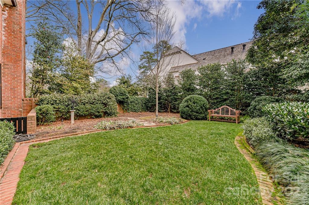 400 Eastover Road Charlotte, NC 28207 - Photo 42 of 48 Gallery Image 42