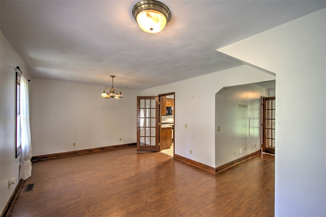 309 North Walnut Street Assumption, IL 62510 - Photo 6 of 35