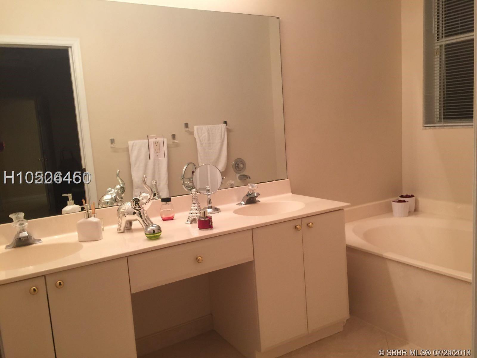 20951 Vía Jasmine, Unit 1 Boca Raton, FL 33428 - Photo 17 of 32 Photo 17