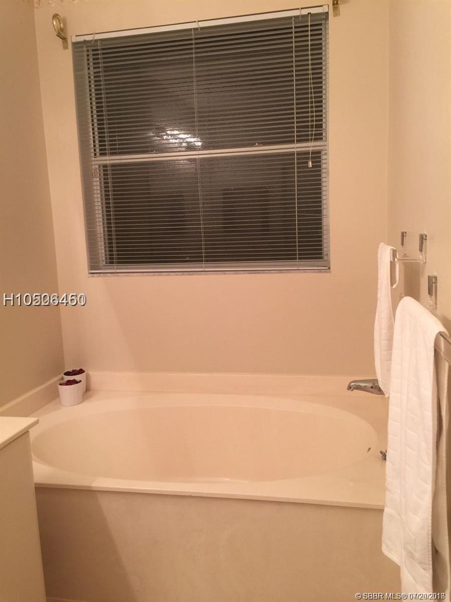 20951 Vía Jasmine, Unit 1 Boca Raton, FL 33428 - Photo 18 of 32 Photo 18