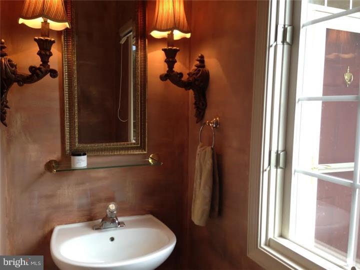 32 Ridgeview Road Newtown Square, PA 19073 - Photo 11 of 14 Bathroom