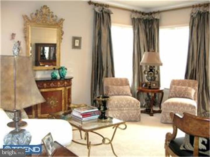 32 Ridgeview Road Newtown Square, PA 19073 - Photo 4 of 14 Living Room