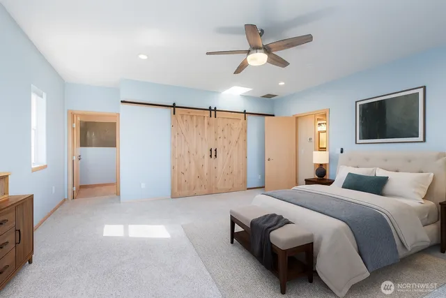 a view of empty room with ceiling fan