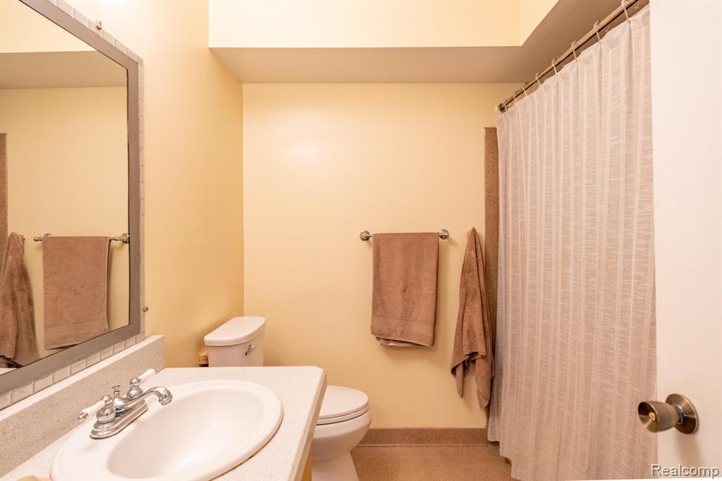 24056 Middlebelt Road, Unit 20 Farmington, MI 48336 - Photo 14 of 17