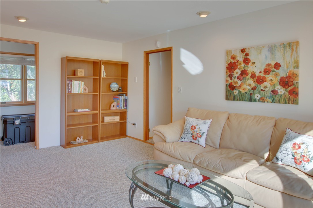 6901 South Rustic Road Seattle, WA 98178 - Photo 12 of 25 Gallery Image 12