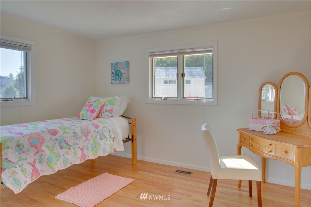 6901 South Rustic Road Seattle, WA 98178 - Photo 15 of 25 Gallery Image 15