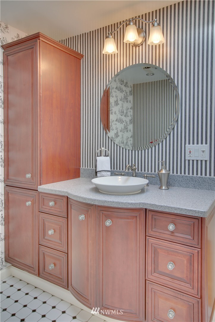 6901 South Rustic Road Seattle, WA 98178 - Photo 16 of 25 Gallery Image 16