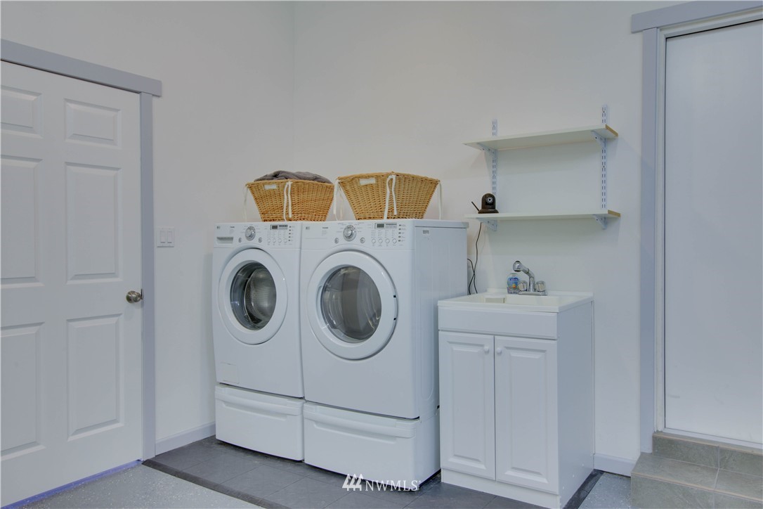 6901 South Rustic Road Seattle, WA 98178 - Photo 18 of 25 Gallery Image 18