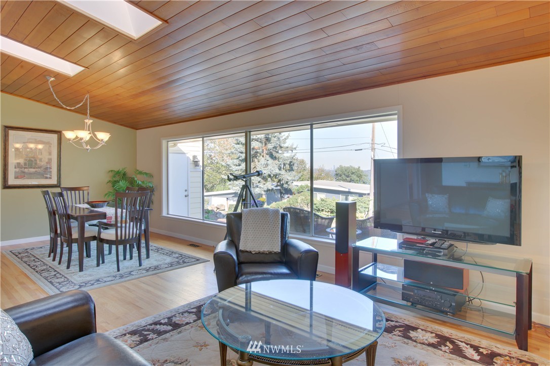 6901 South Rustic Road Seattle, WA 98178 - Photo 3 of 25 Gallery Image 3