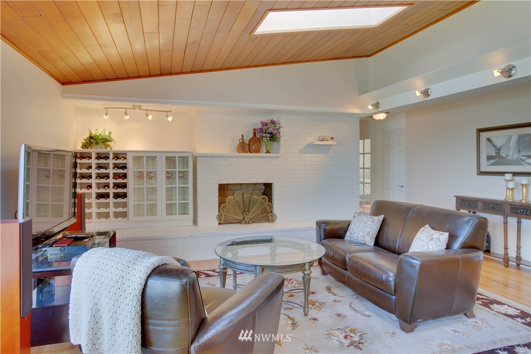 6901 South Rustic Road Seattle, WA 98178 - Photo 4 of 25 Gallery Image 4