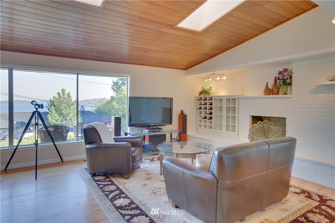 6901 South Rustic Road Seattle, WA 98178 - Photo 5 of 25 Gallery Image 5