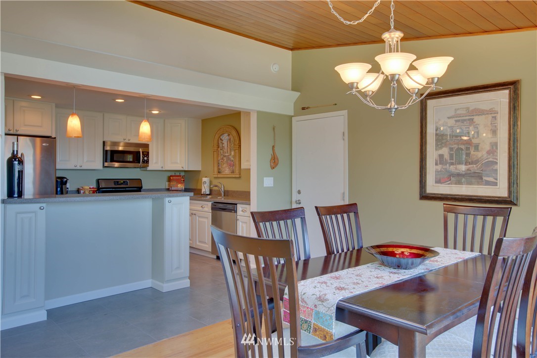 6901 South Rustic Road Seattle, WA 98178 - Photo 8 of 25 Gallery Image 8