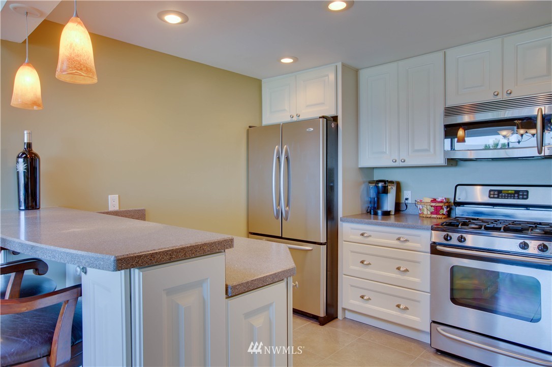 6901 South Rustic Road Seattle, WA 98178 - Photo 9 of 25 Gallery Image 9