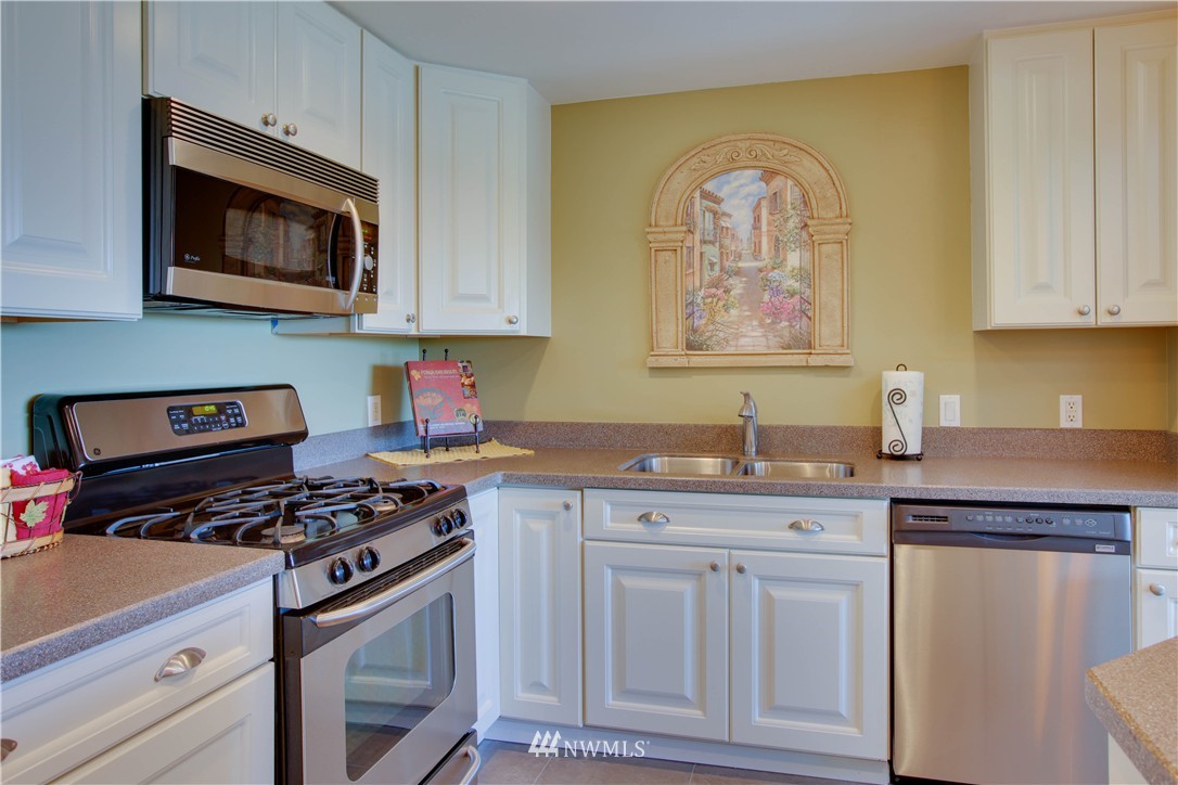 6901 South Rustic Road Seattle, WA 98178 - Photo 10 of 25 Gallery Image 10