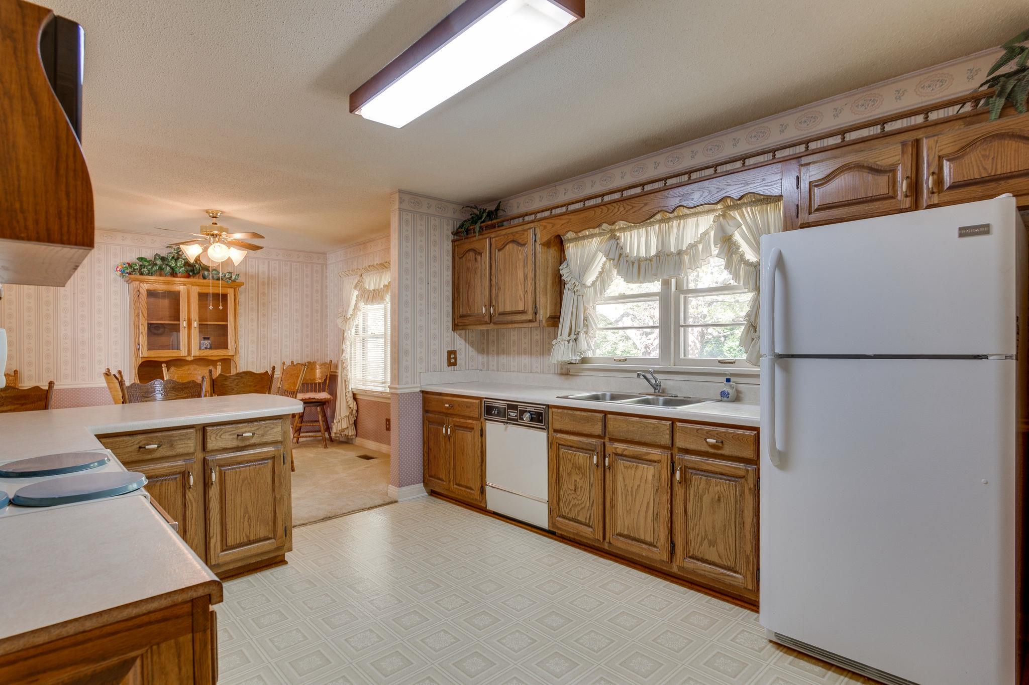 1109 Manor Road Columbia, TN 38401 - Photo 12 of 25 Kitchen and dining rooms...