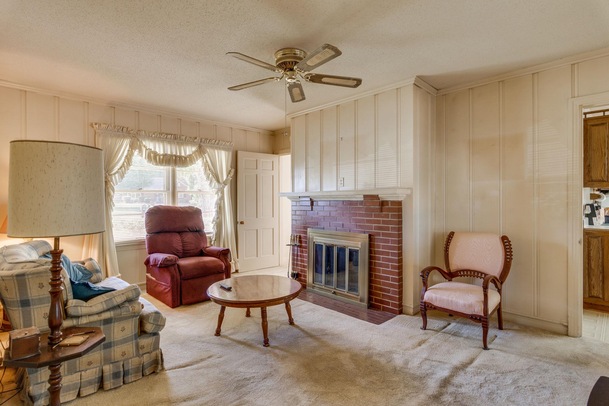 1109 Manor Road Columbia, TN 38401 - Photo 13 of 25 Cozy den off kitchen and living room - features a half bathroom....