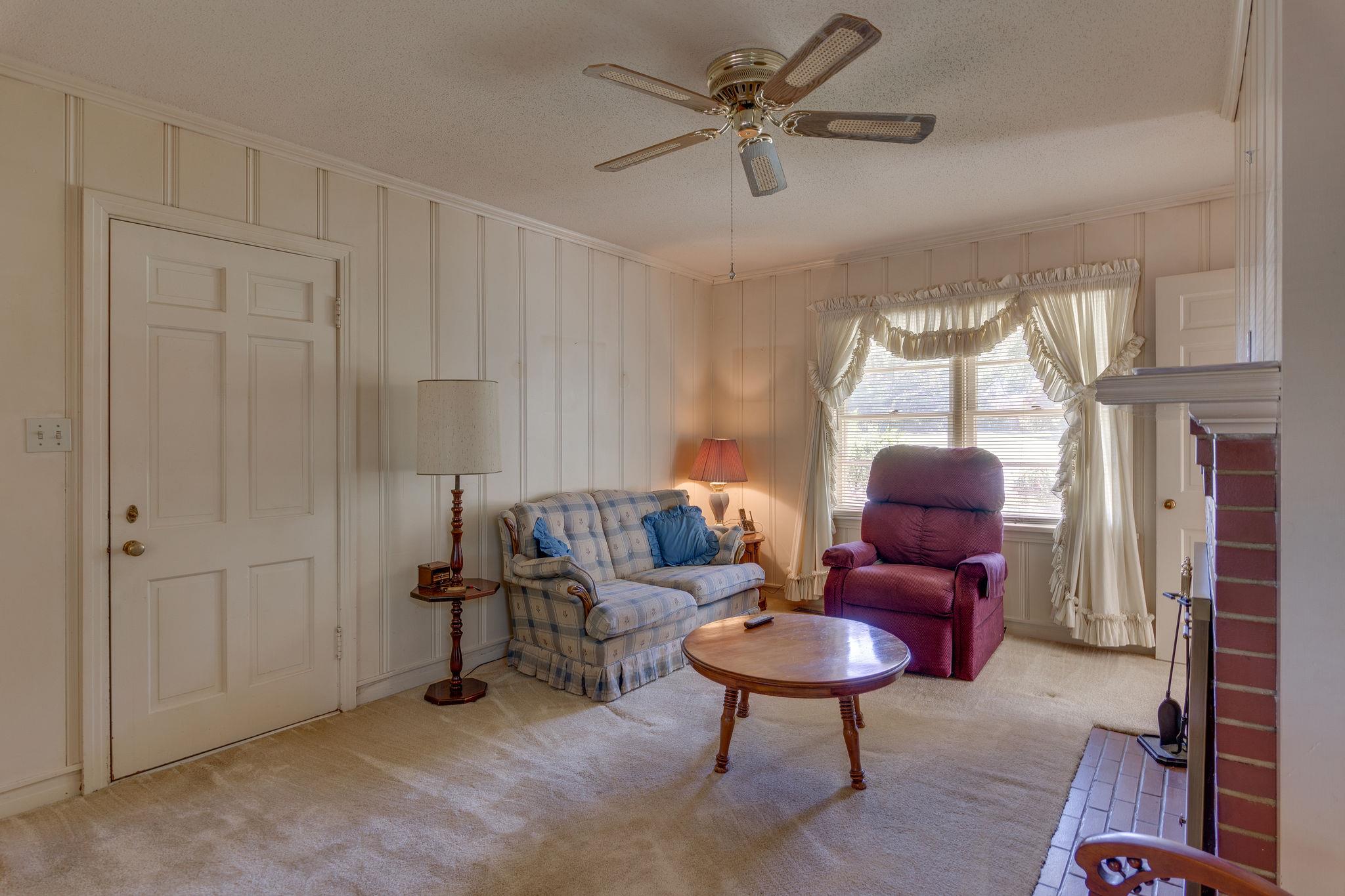 1109 Manor Road Columbia, TN 38401 - Photo 14 of 25 #2 view of den...