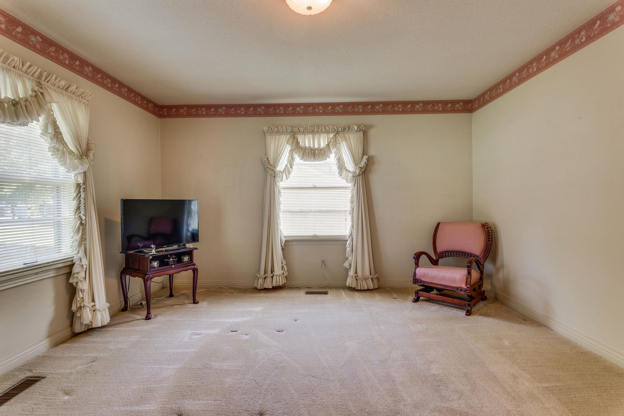 1109 Manor Road Columbia, TN 38401 - Photo 18 of 25 Another view of master bedroom...