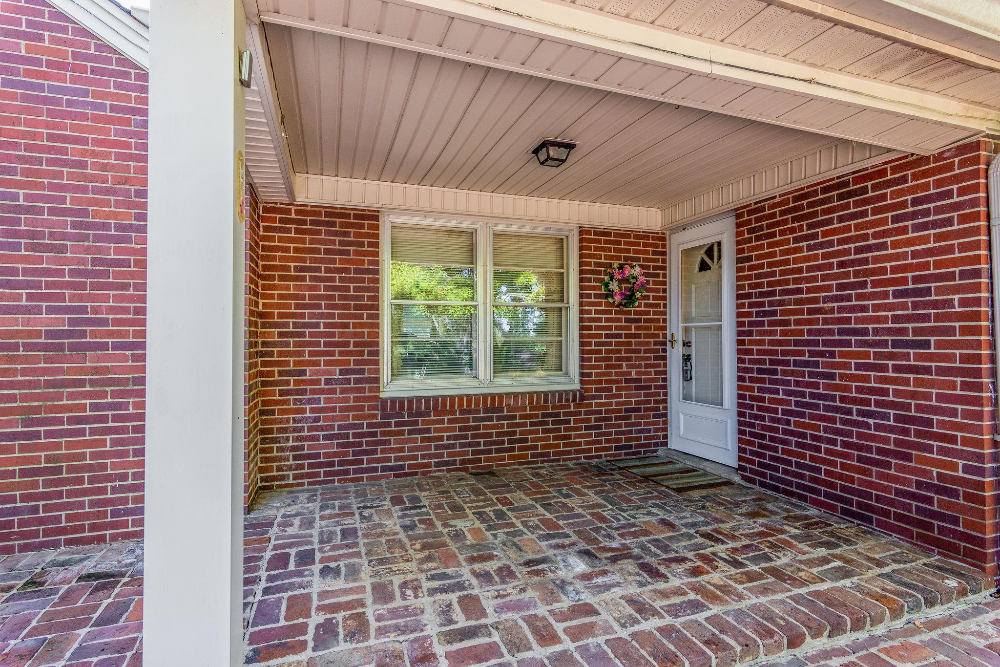 1109 Manor Road Columbia, TN 38401 - Photo 21 of 25 Covered back porch