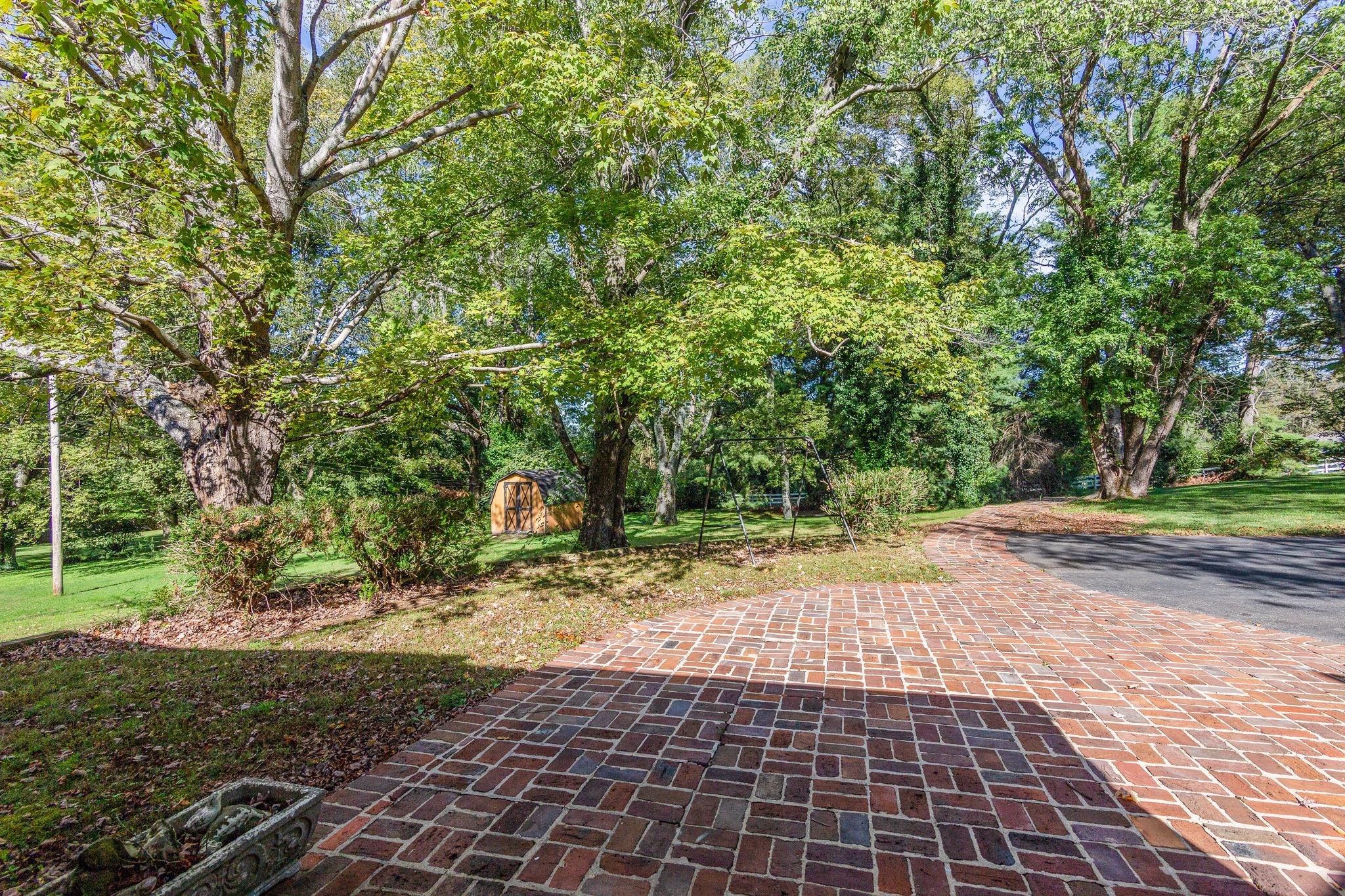 1109 Manor Road Columbia, TN 38401 - Photo 24 of 25 Brick side walk to back yard...