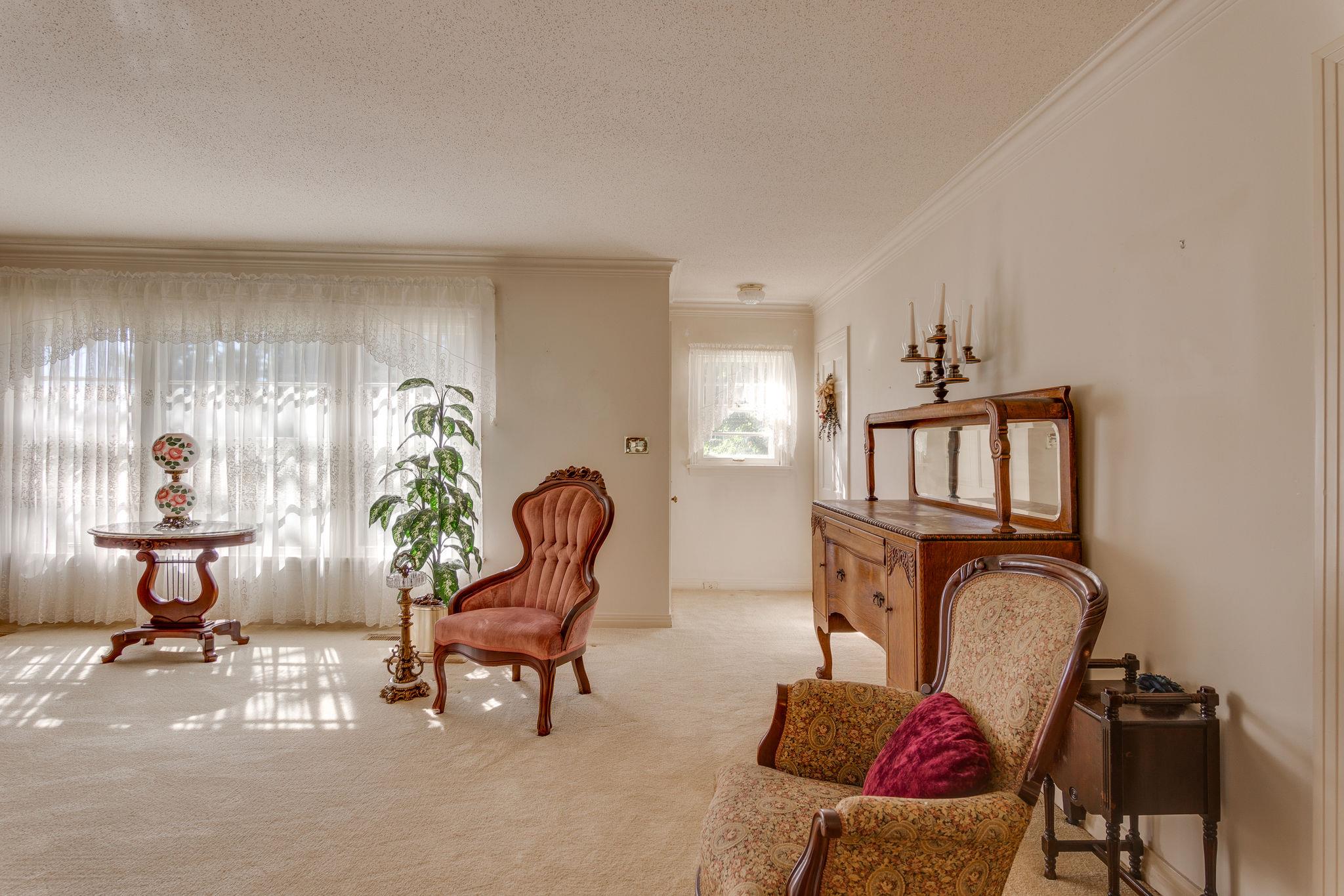 Another view of the living room...