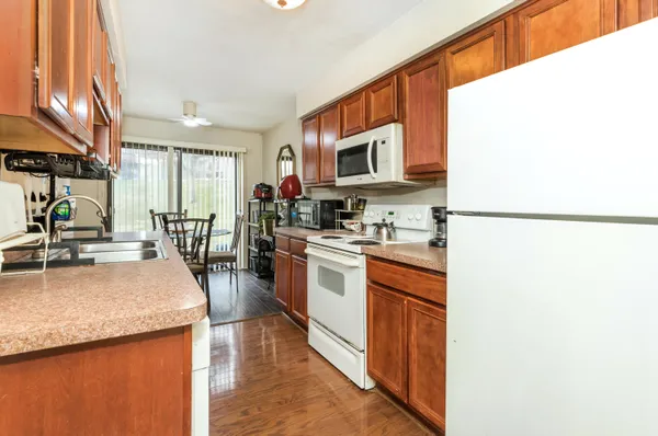 $139,900 | 24684 Cashmere Court, Unit 136, Southfield, MI 48033