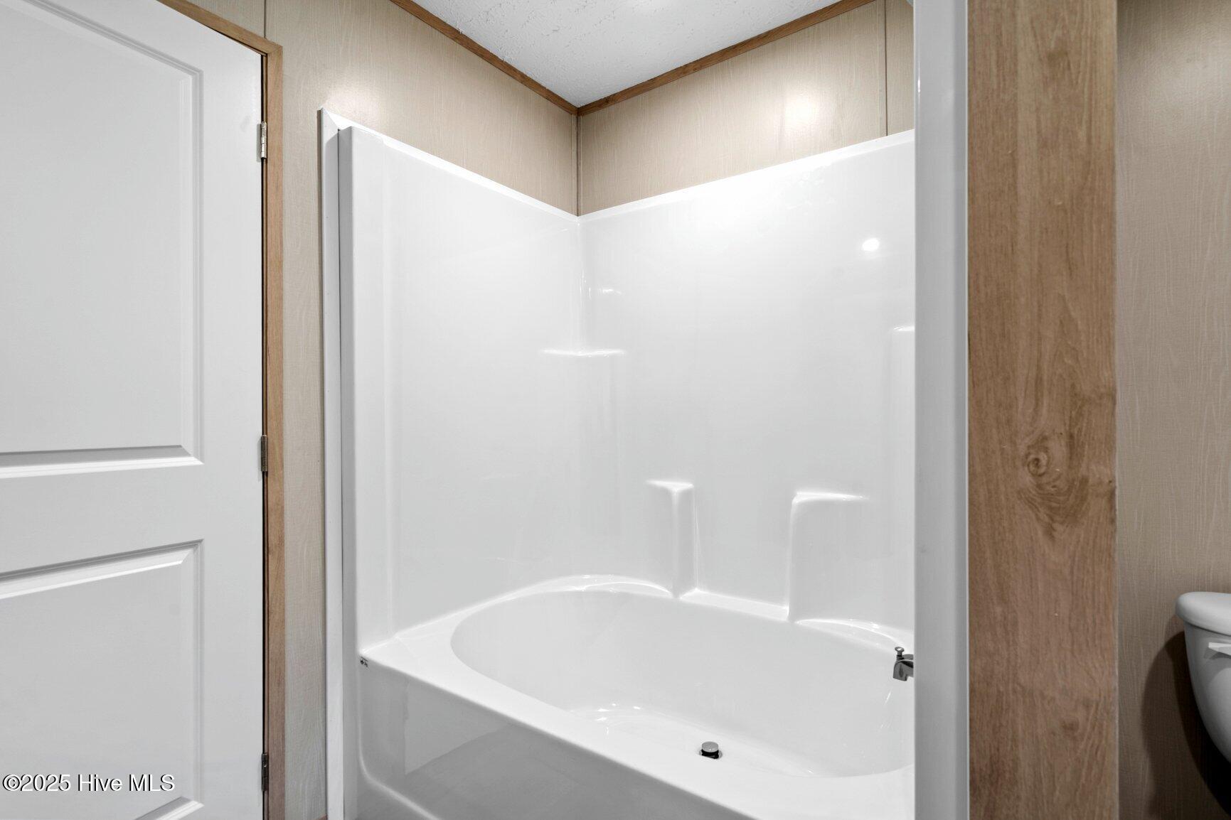 7954 White Oak Road Rocky Mount, NC 27803 - Photo 28 of 34 Fiberglass Soaking Tub Shower