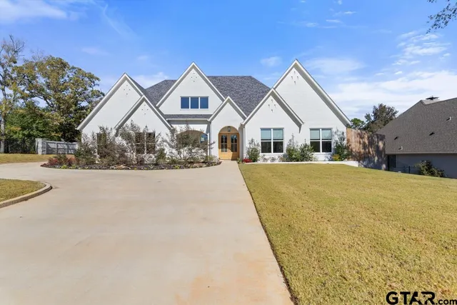 a view of house with yard