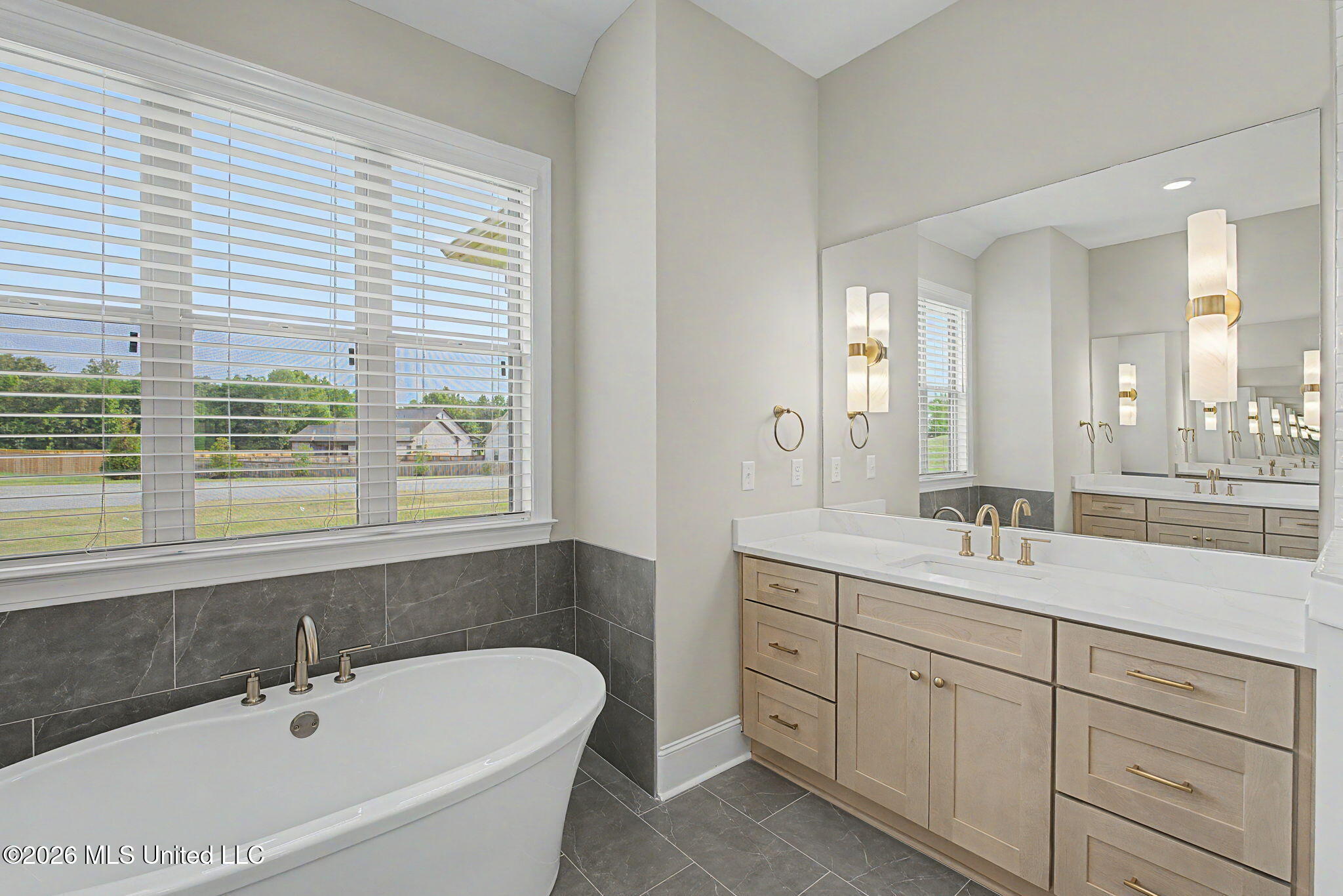 2035 Livingston Way Hernando, MS 38632 - Photo 21 of 46 Primary Bathroom c