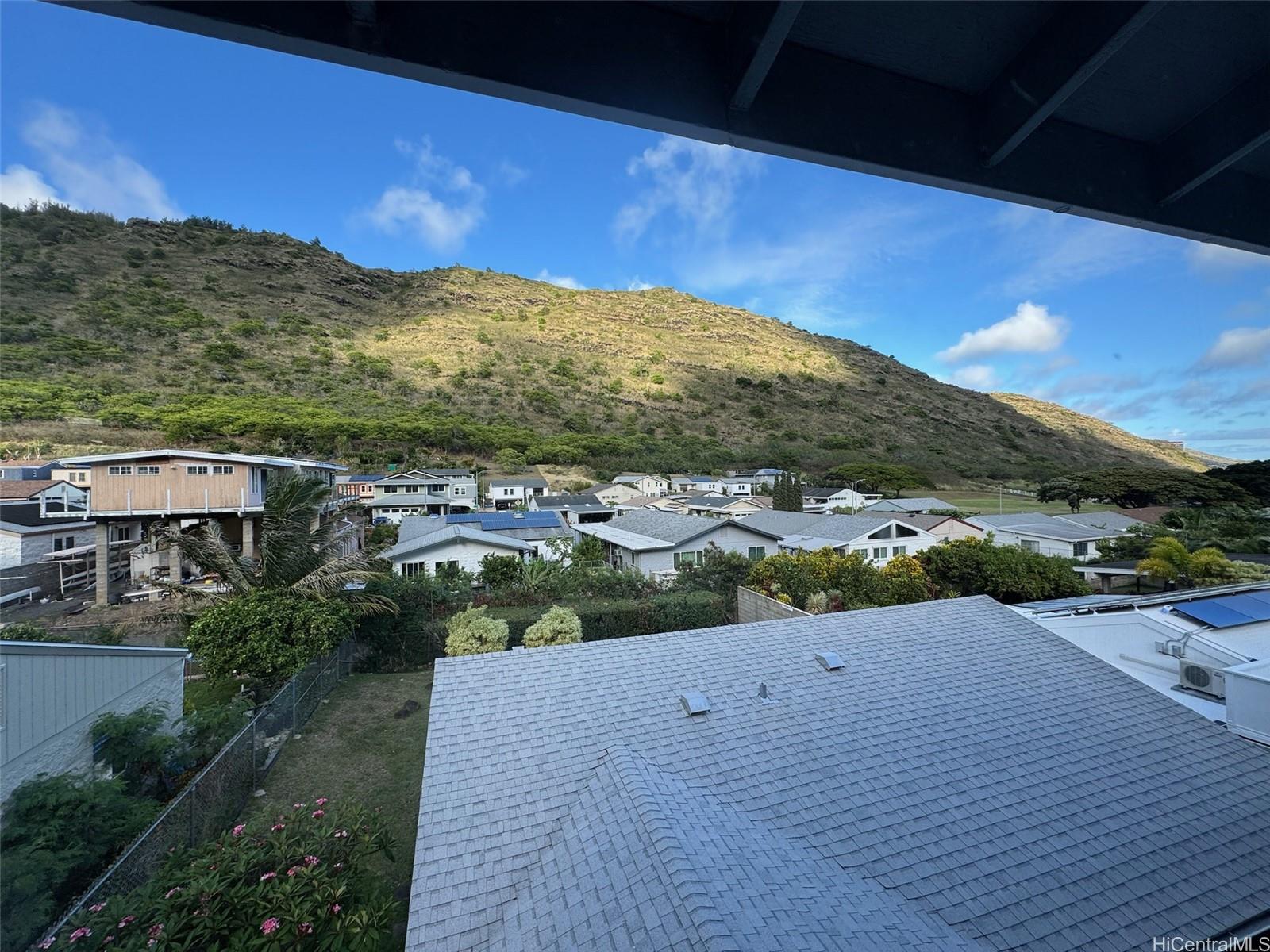 541 Kuliouou Road Honolulu, HI 96821 - Photo 8 of 21 a view of a terrace with a garden