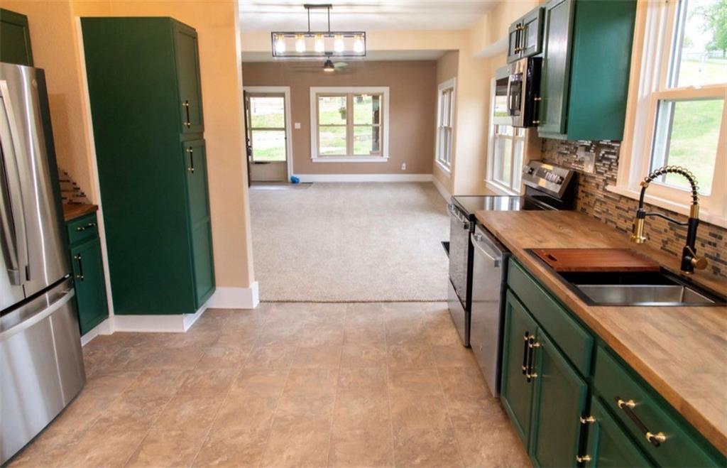 1714 Blackwell Road St. Joseph, MO 64505 - Photo 3 of 14