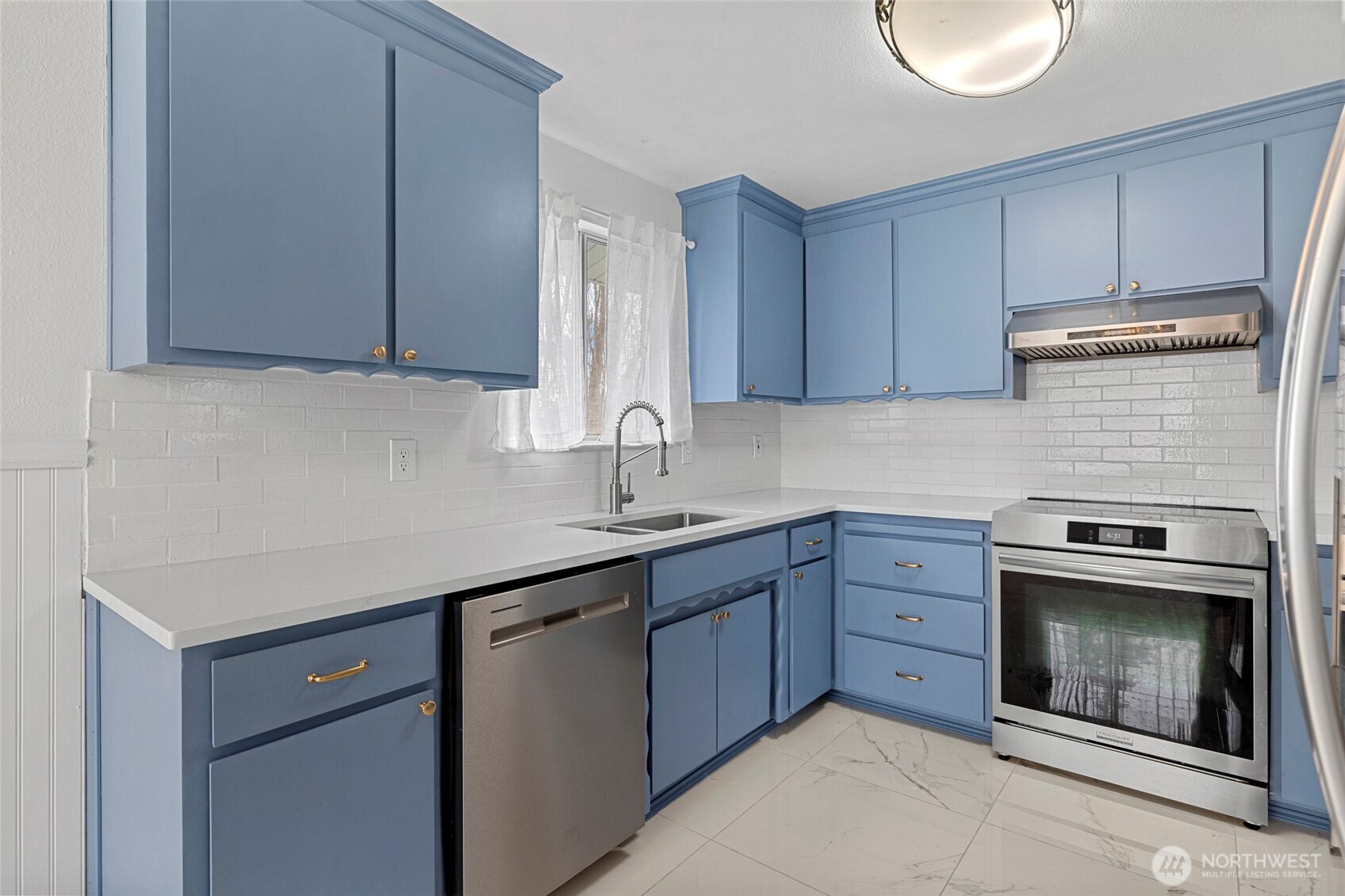 953 Northwest Illahee Drive Oak Harbor, WA 98277 - Photo 12 of 36