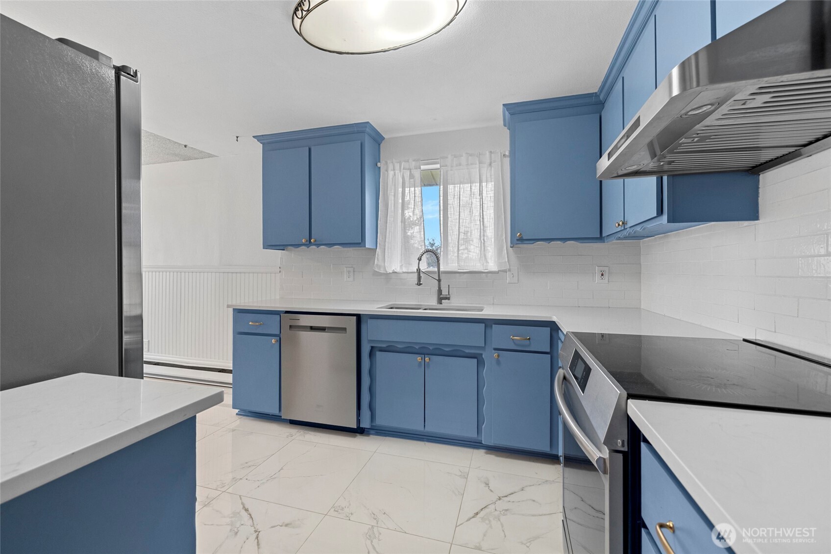 953 Northwest Illahee Drive Oak Harbor, WA 98277 - Photo 13 of 36