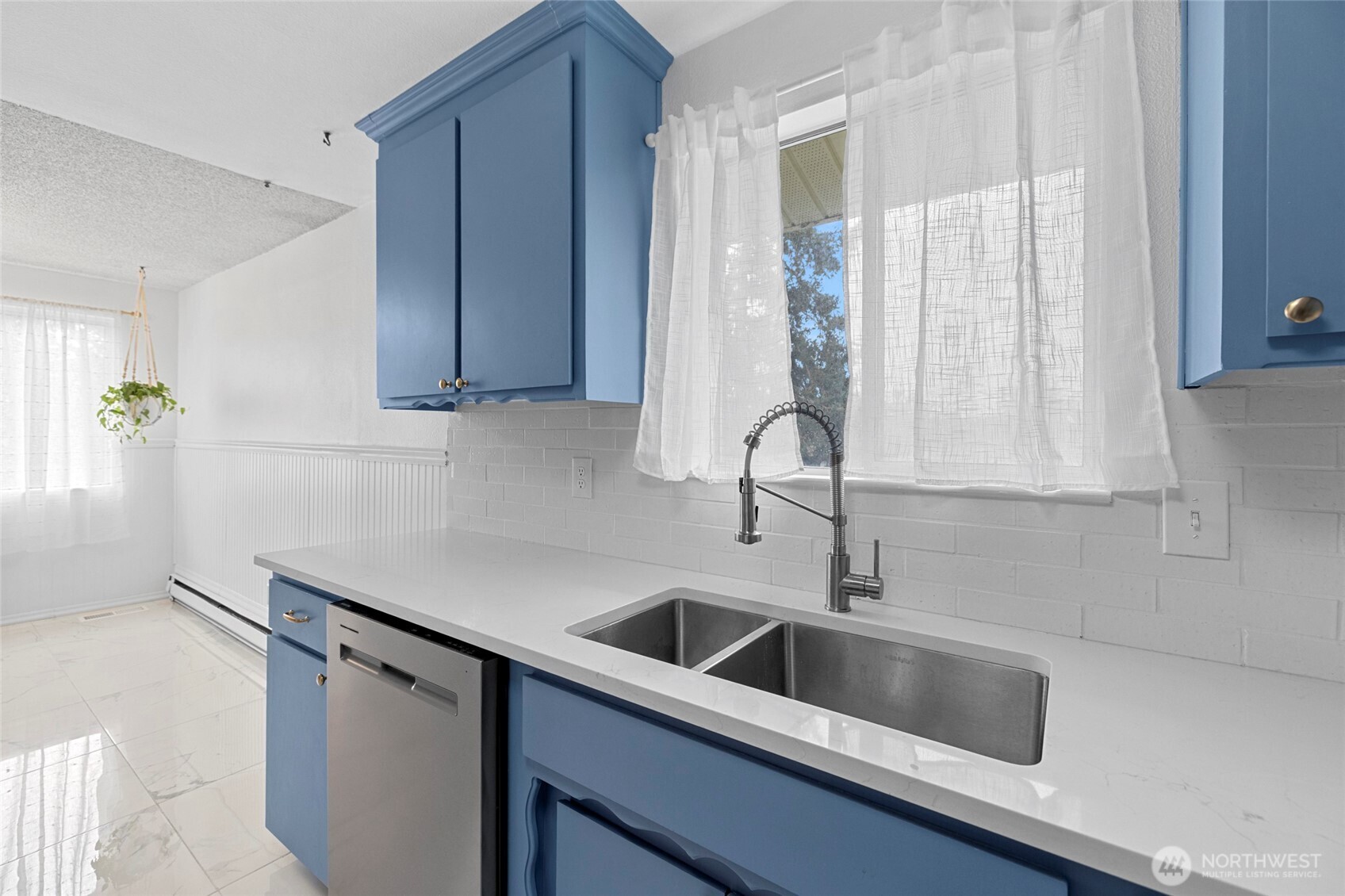 953 Northwest Illahee Drive Oak Harbor, WA 98277 - Photo 14 of 36