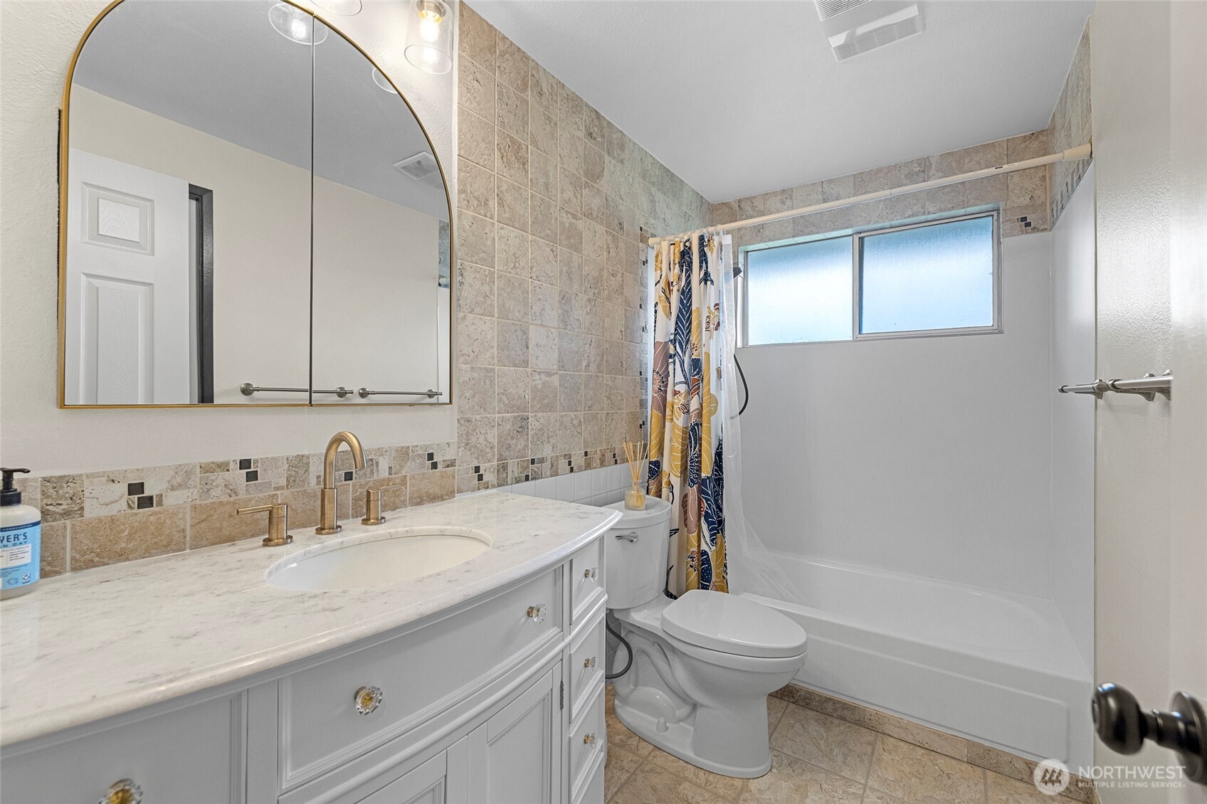 953 Northwest Illahee Drive Oak Harbor, WA 98277 - Photo 16 of 36