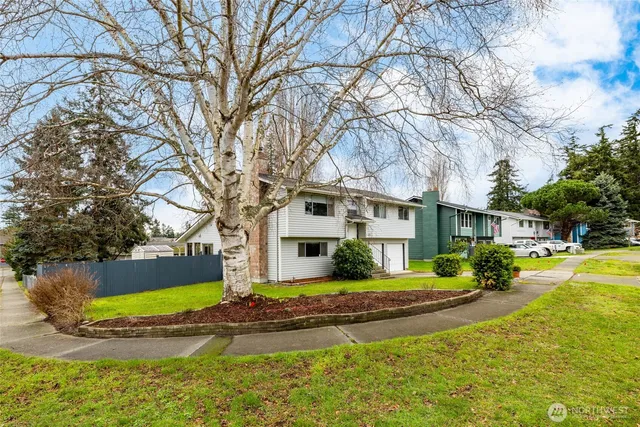 $499,000 | 953 Northwest Illahee Drive, Oak Harbor, WA 98277