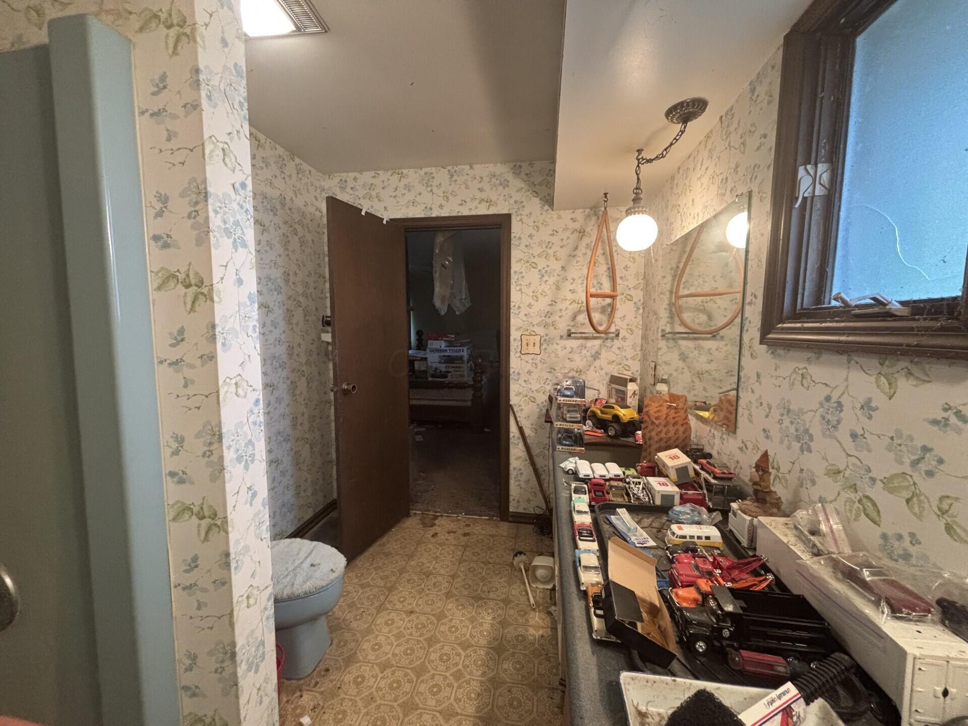 2017 Hazelton-Etna Road Southwest Alexandria, OH 43001 - Photo 24 of 39 Full Bath